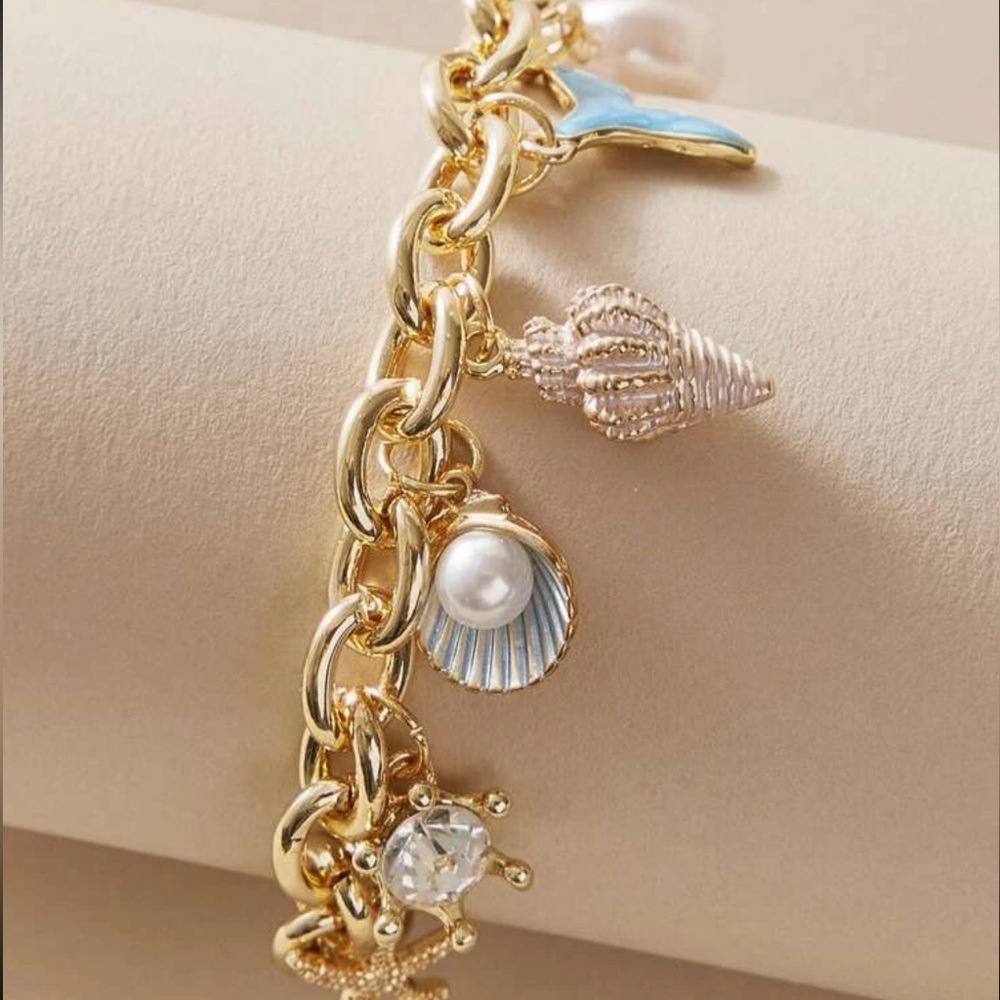 Starfish & Fish Tail Charm in 18k Gold Filled Bracelet - Picture 2 of 3